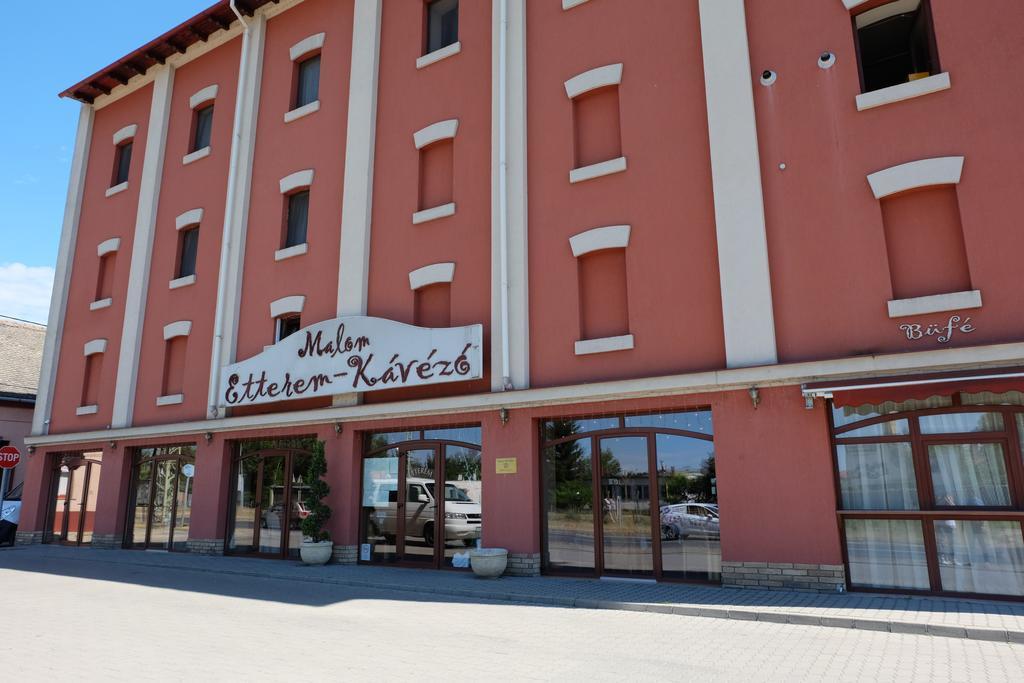 Bed and Breakfast Malom Club Panzio Бая Экстерьер фото